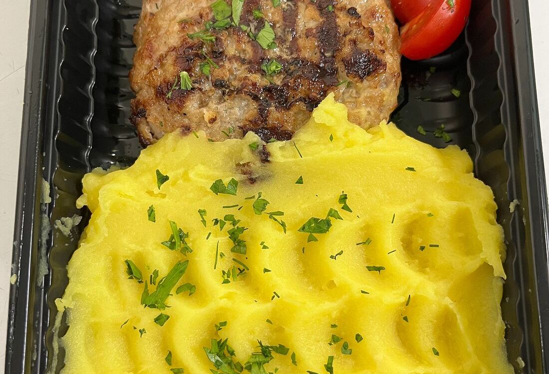 Мясная котлета с пюре