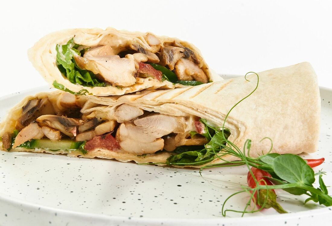 Ролл с курицей и грибами