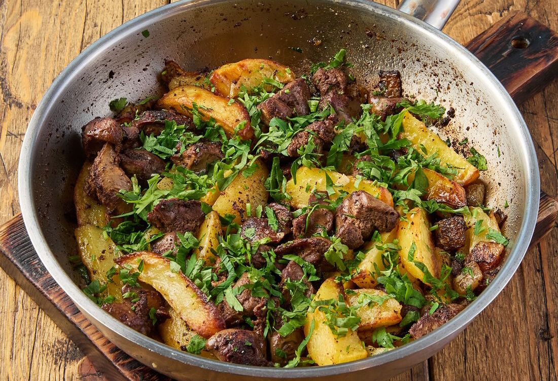 Куриная печень с картофелем