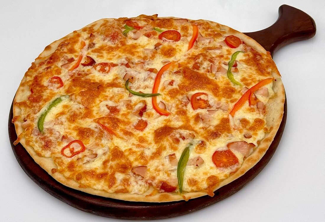 Пицца с копченный курицей