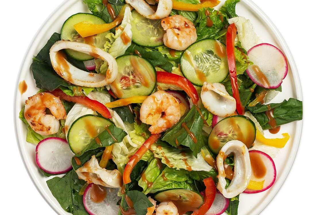 Салат с теплыми морепродуктами