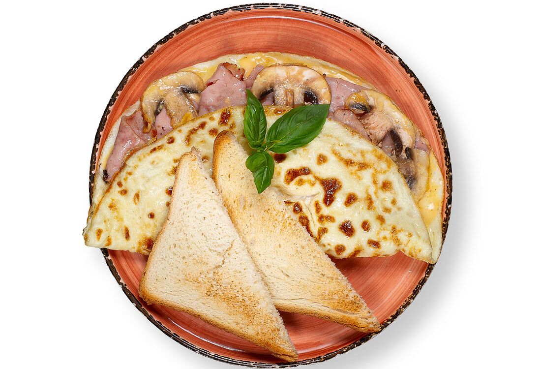 Омлет с ветчиной и грибами