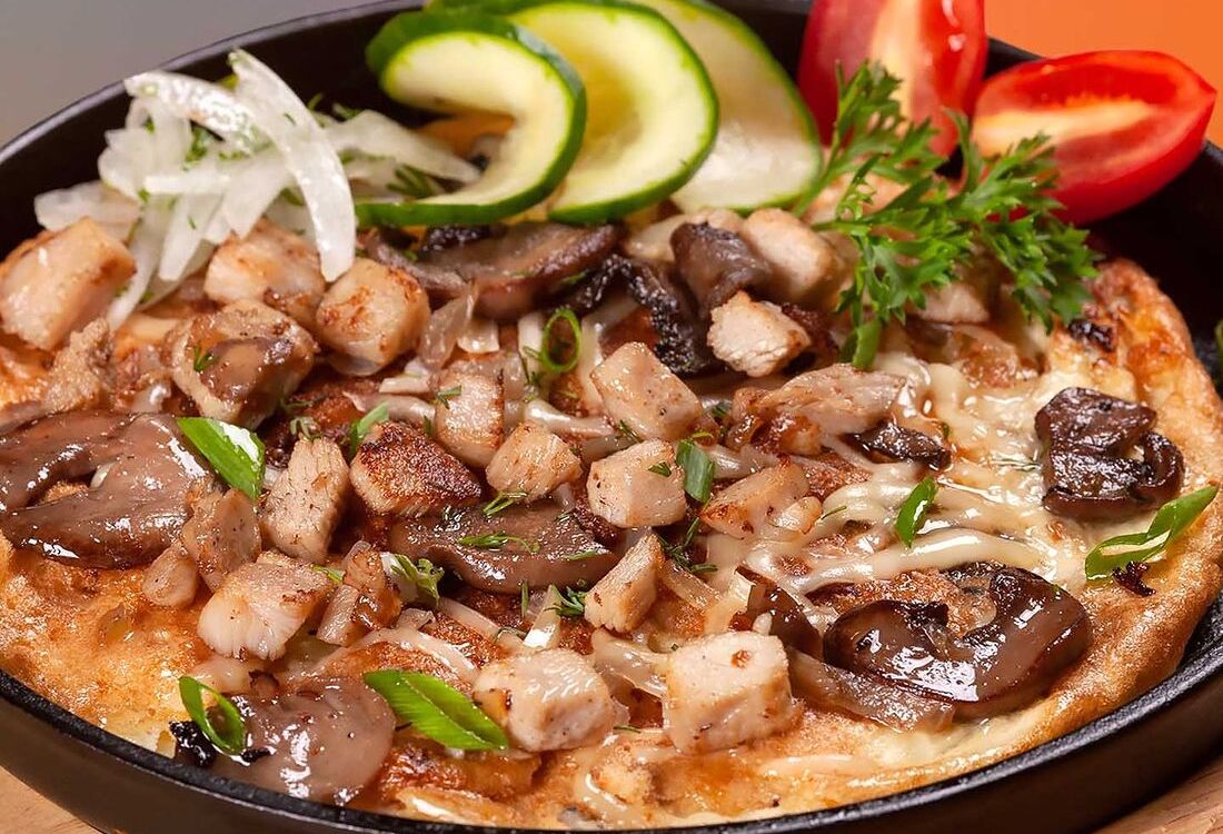 Омлет со свежими шампиньонами и куриным филе