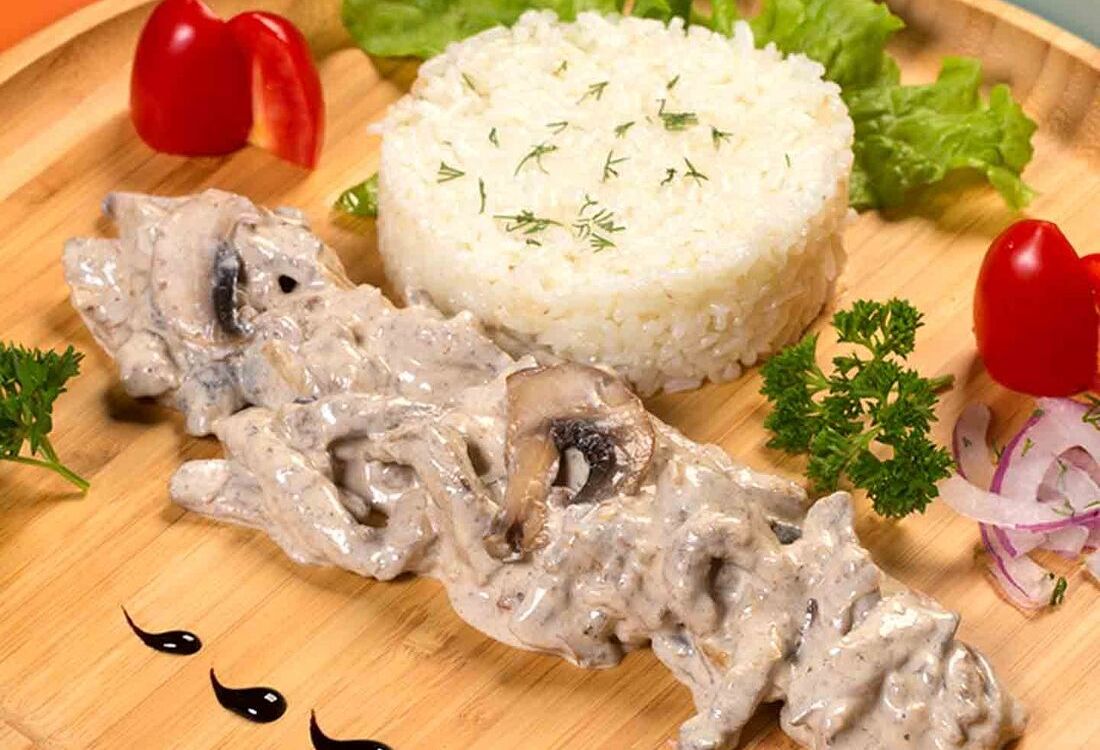 Бефстроганов с рисом