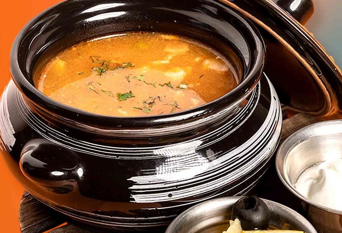 Сборная мясная солянка со сметаной