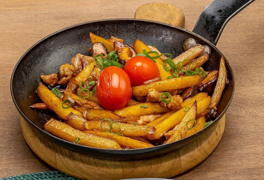 Жареный картофель со свининой