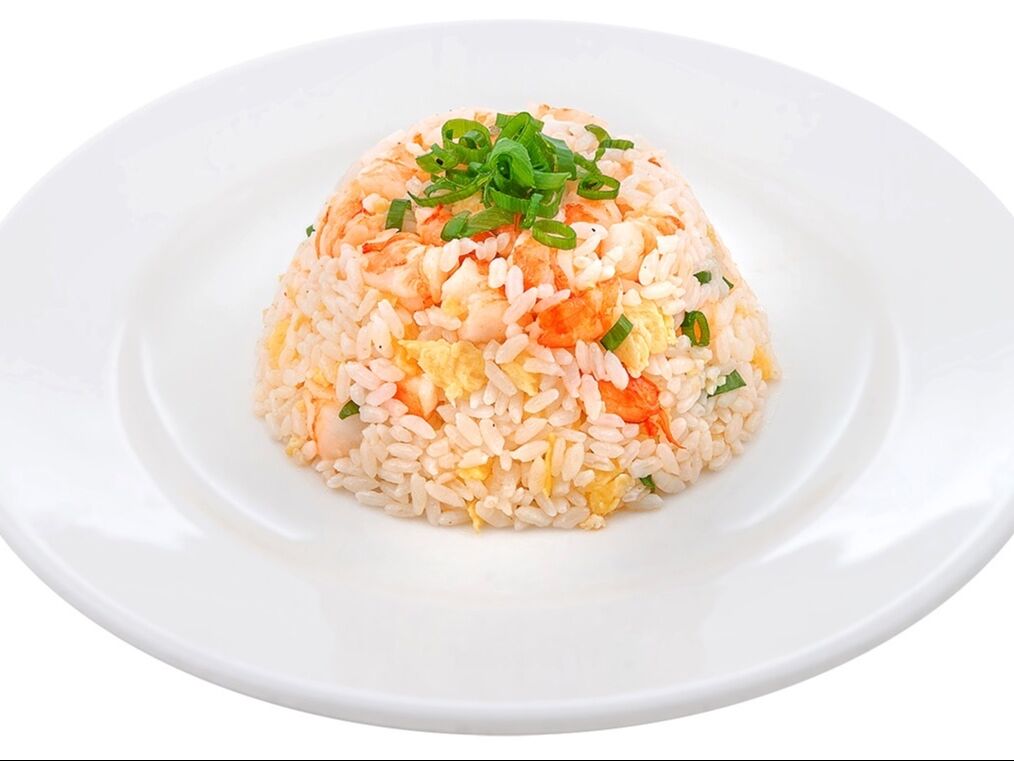 Жареный рис с креветками
