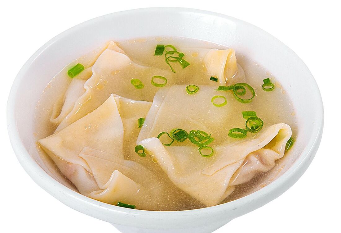 Вантоны со свининой и креветкой в курином бульоне
