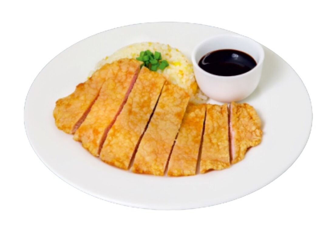 Свиная отбивная с соусом, рис с яйцом 