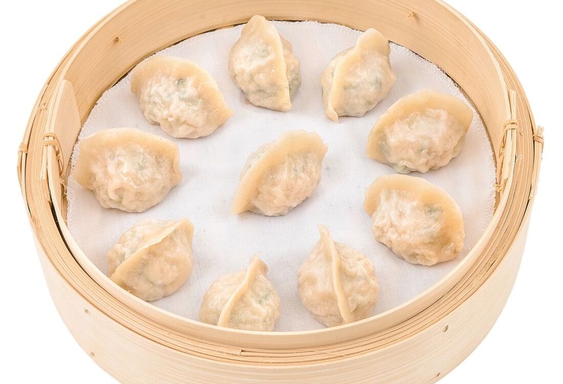 Дамплинги с курицей и зеленым луком 