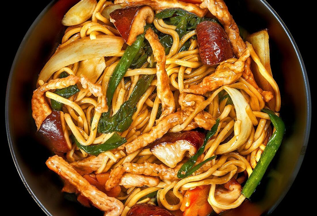 Лапша со свининой и овощами 