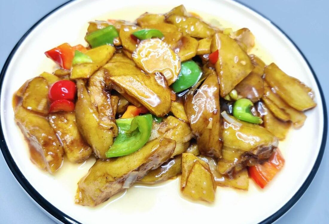 018. Жареные баклажаны с картошкой и сладким перцем