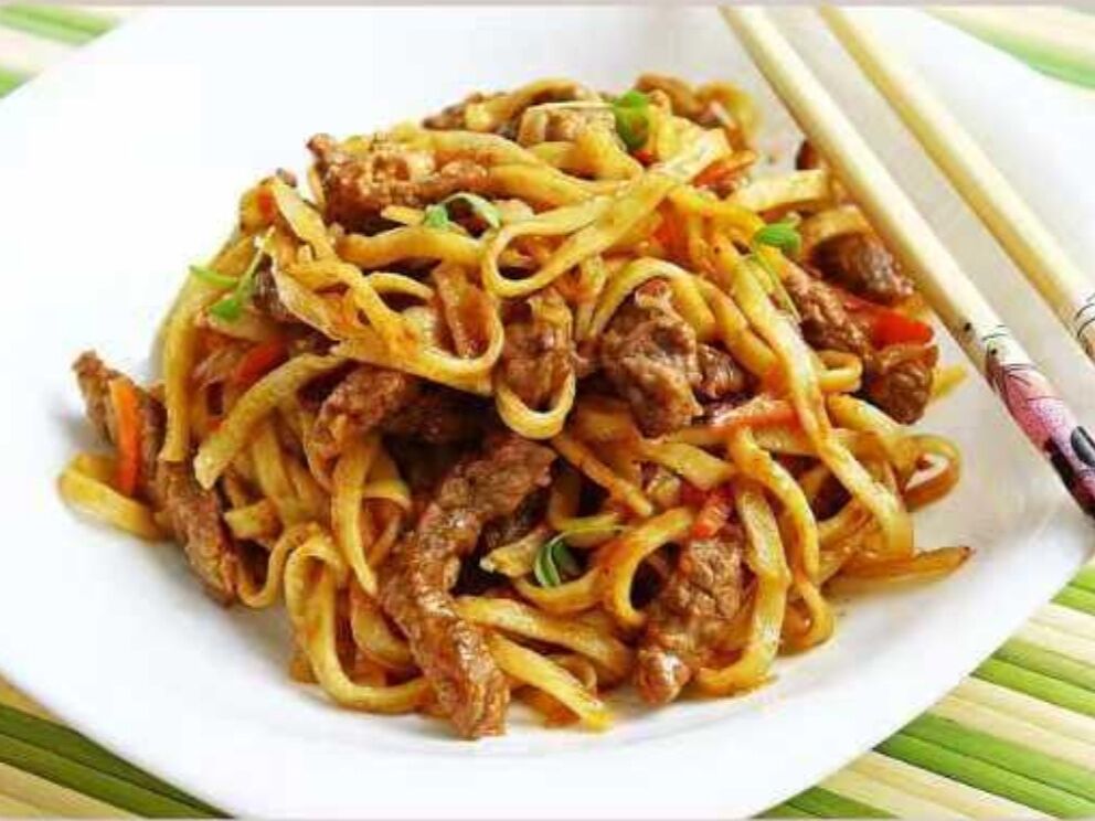 Жареная лапша с мясом 