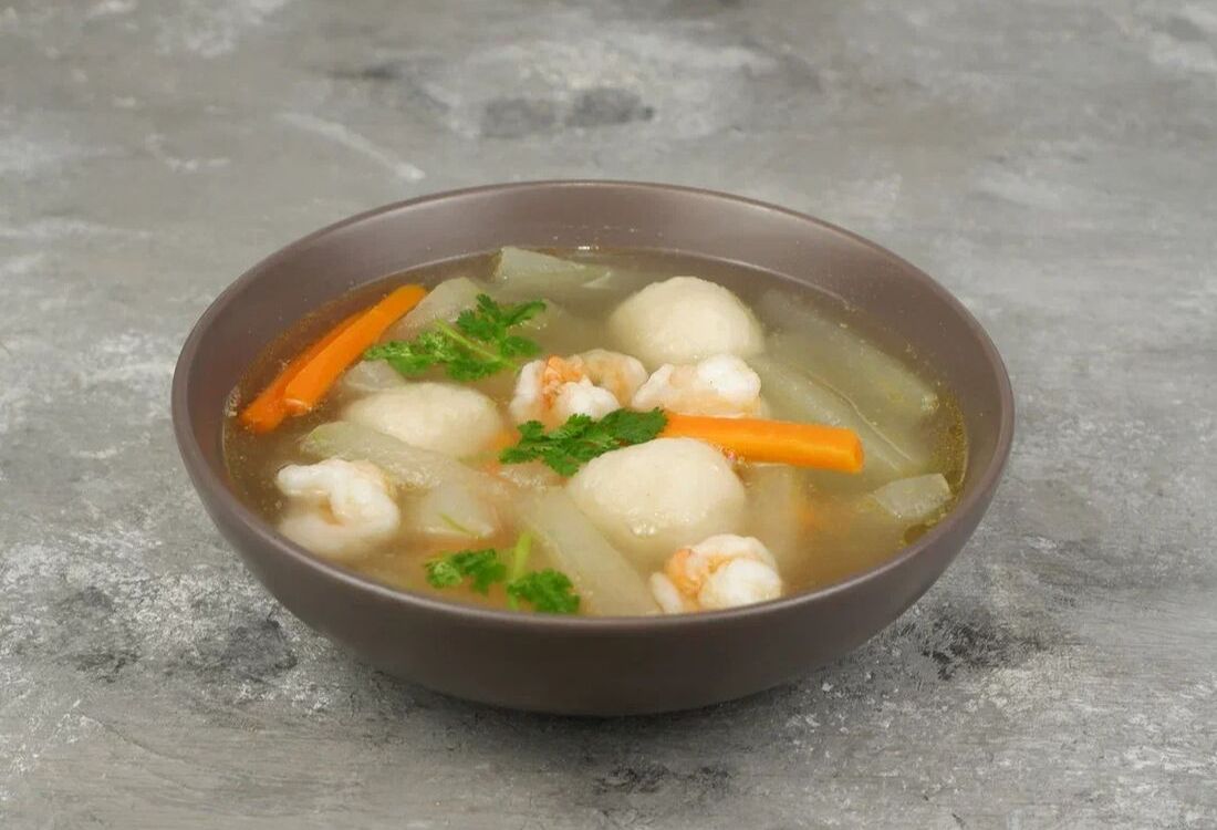 Суп с мясными фрикадельками и креветками