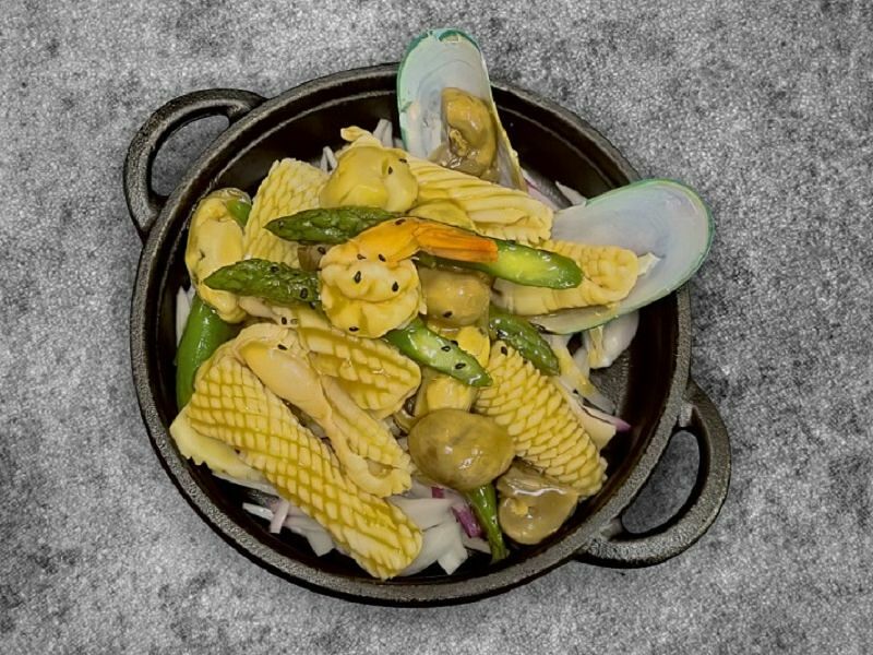 Морепродукты на чугуне