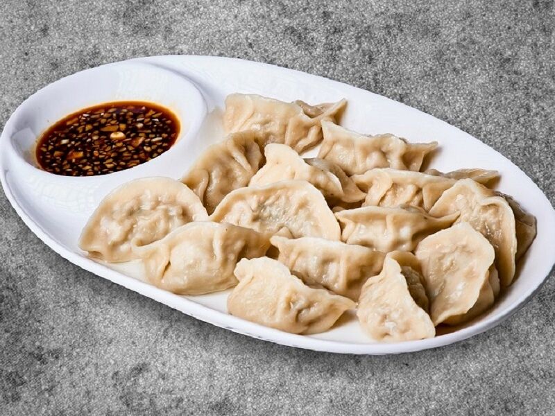 Пельмени с креветкой и чесночной травой