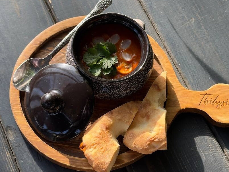 Лобио с говядиной и шампиньонами