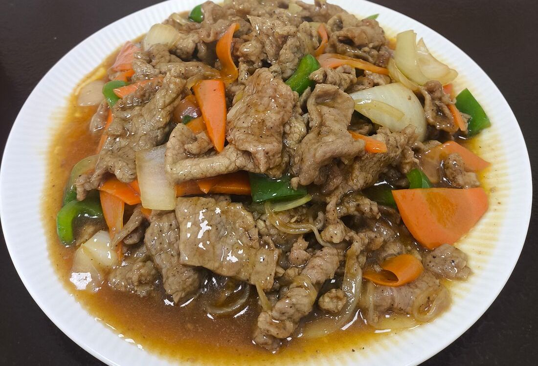 Тушеная говядина с овощами в соусе 98