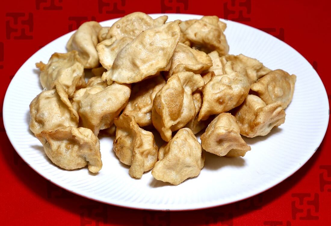 Жареные пельмени с пекинской капустой (18 шт.) + соус №76