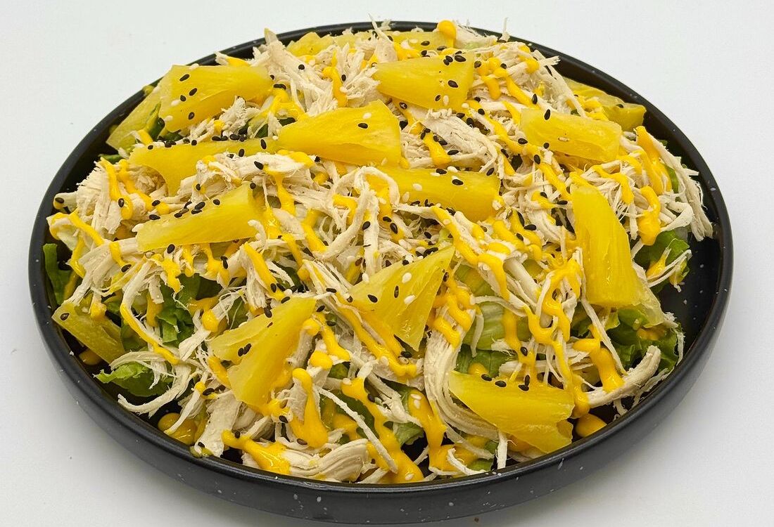 Салат с ананасом