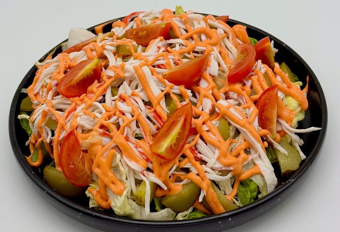 Салат с крабом и курицей