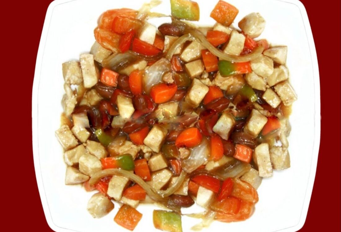 Филе курицы с овощами и орехом