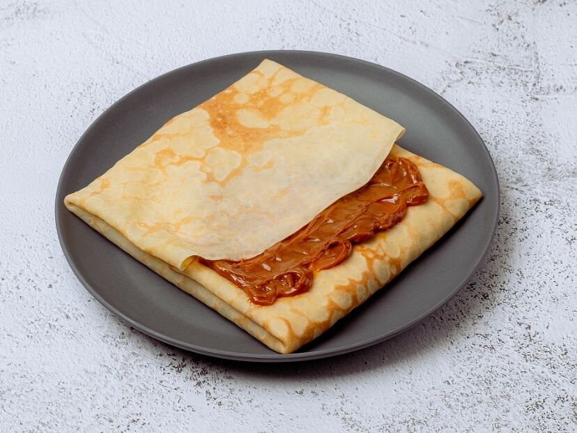 Блин с варёной сгущёнкой